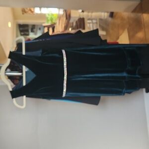 Girls Sz L Green Velvet Holiday Dress